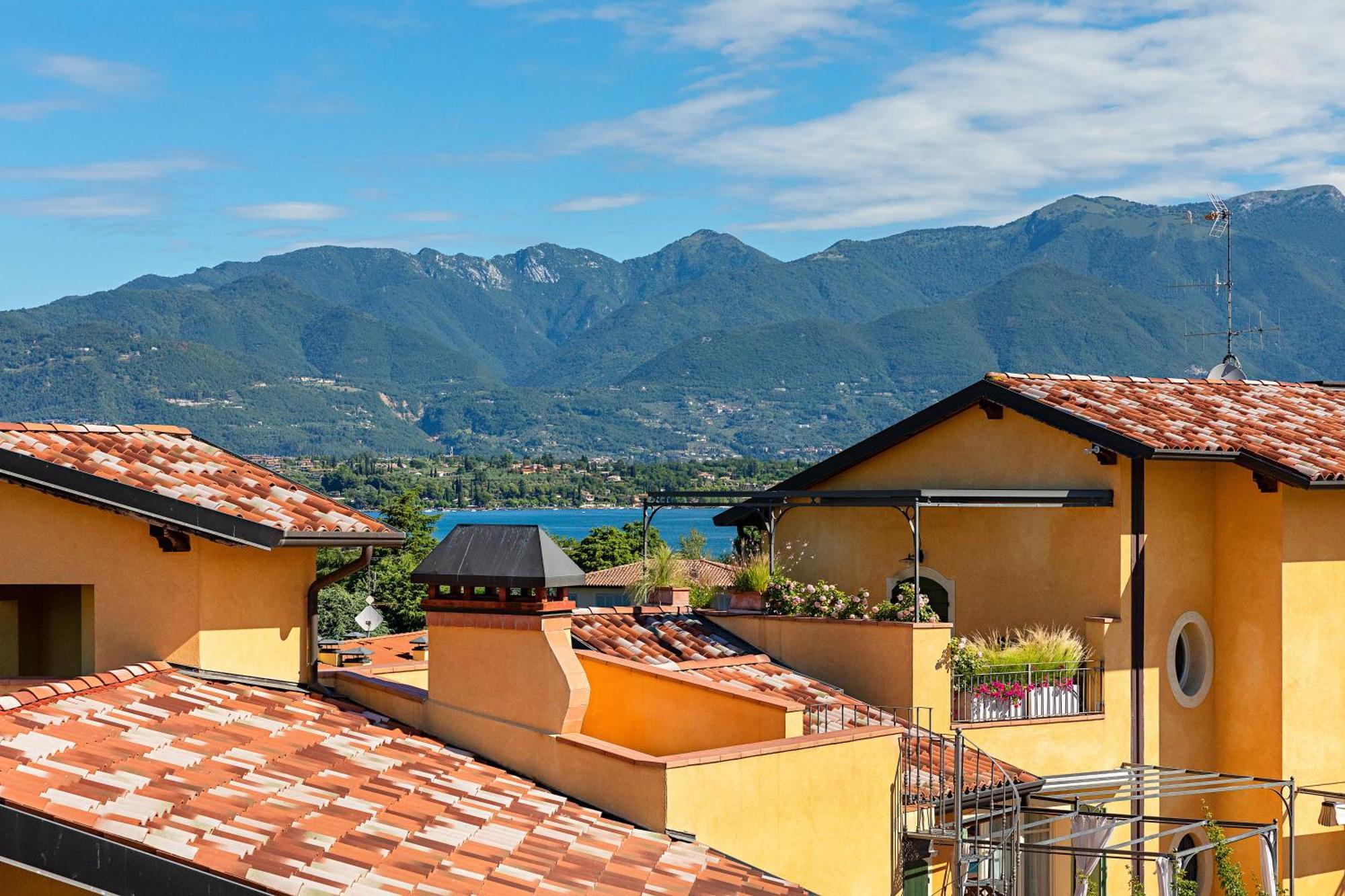 Borgo Del Torchio Apartments By Wonderful Italy Manerba del Garda Exterior photo